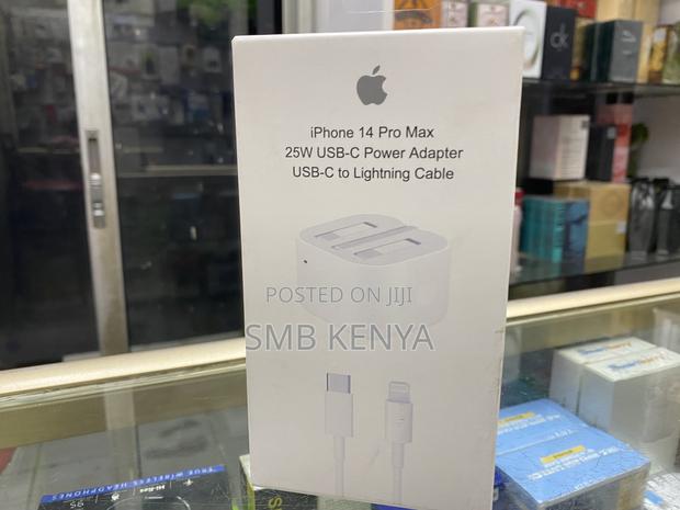 iPhone 13 Full Charger - main view
