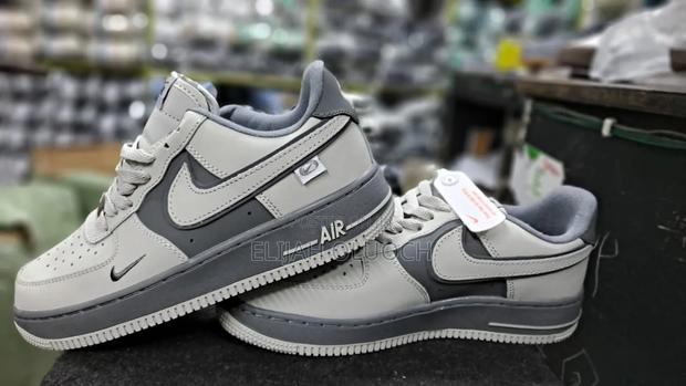 Grey Nike Airforce - thumbnail 3