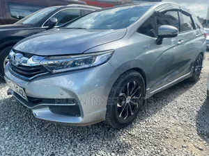 Honda Fit Shuttle 1.5 Hybrid 2WD 2015 Silver
