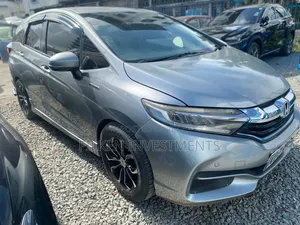 Honda Fit Shuttle 1.5 Hybrid 2WD 2015 Silver