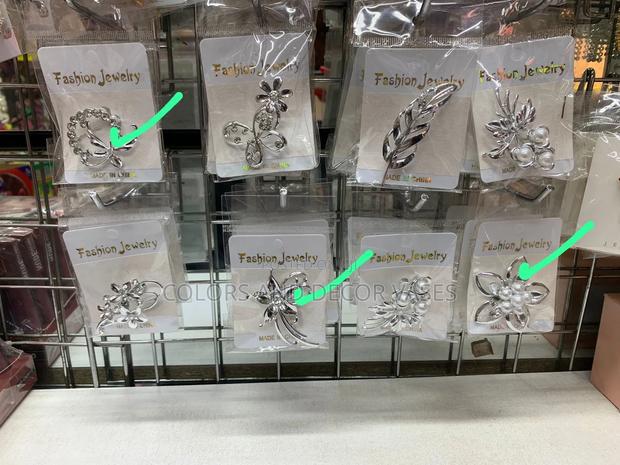 Brooches Gold and Silver - thumbnail 3