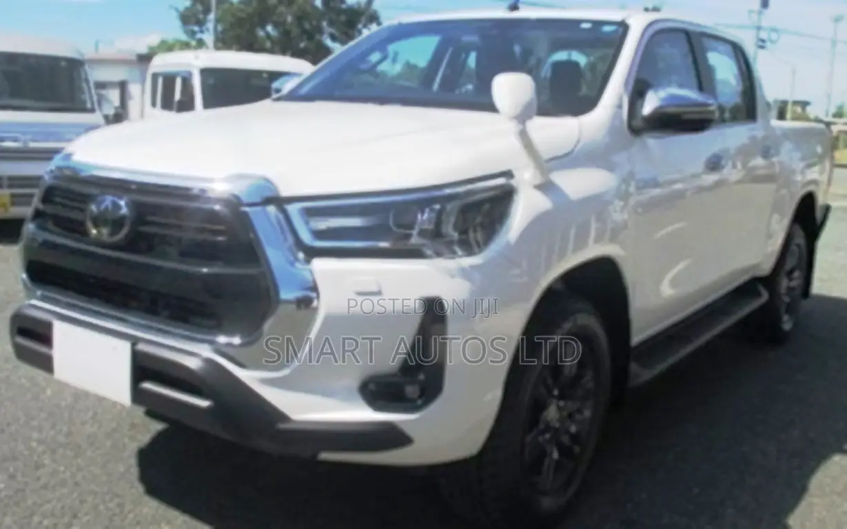 New Toyota Hilux 2022 White