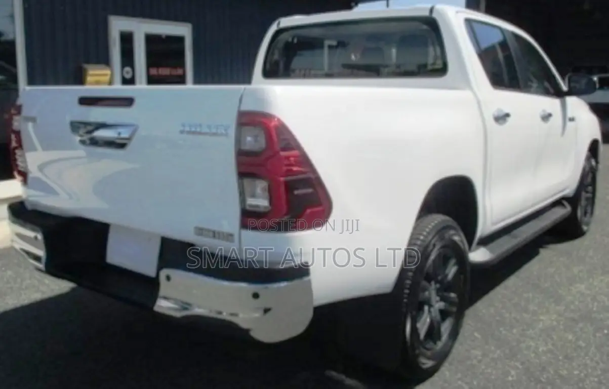 New Toyota Hilux 2022 White