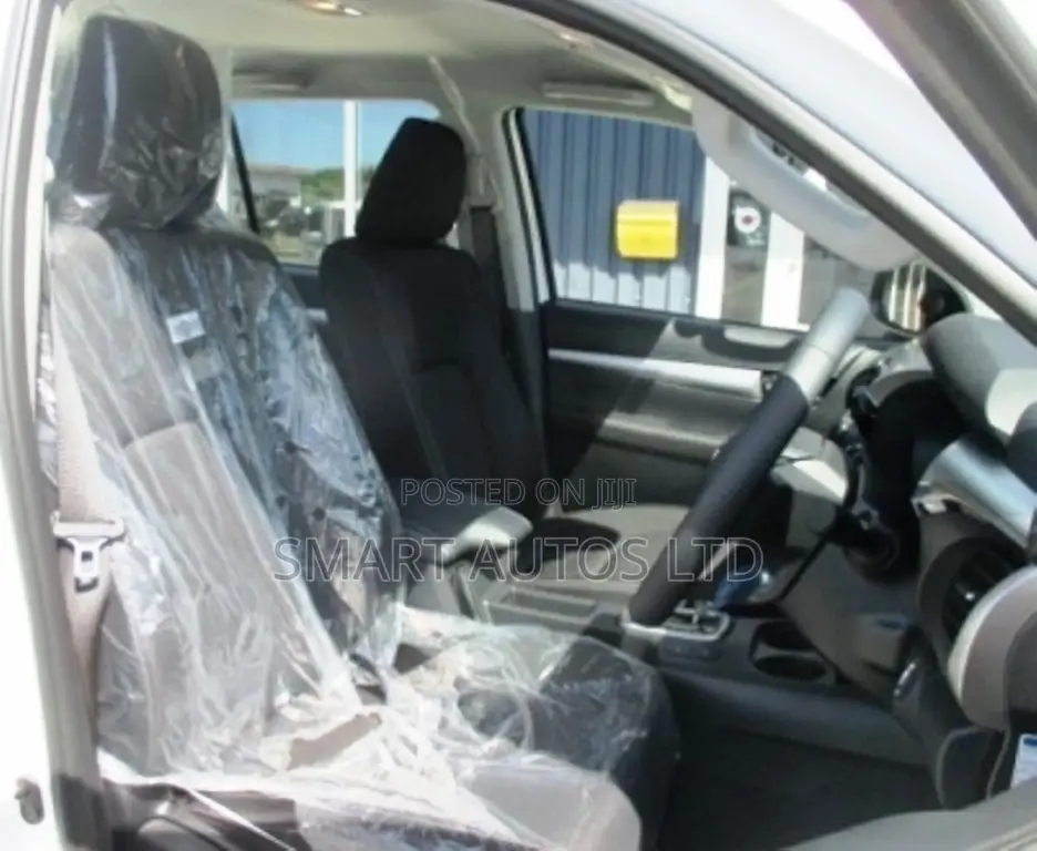 New Toyota Hilux 2022 White