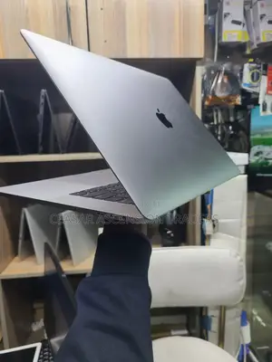 Laptop Apple MacBook Pro 2017 16GB Intel Core I7 SSD 512GB