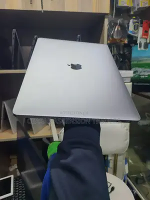 Laptop Apple MacBook Pro 2017 16GB Intel Core I7 SSD 512GB