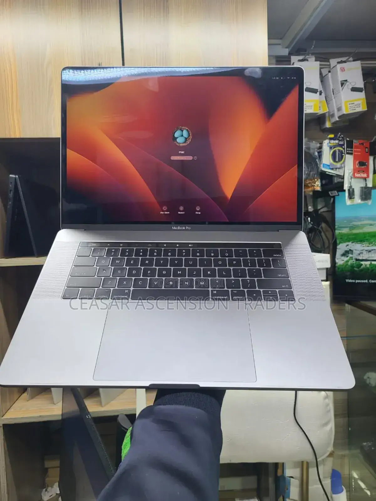 Laptop Apple MacBook Pro 2017 16GB Intel Core I7 SSD 512GB
