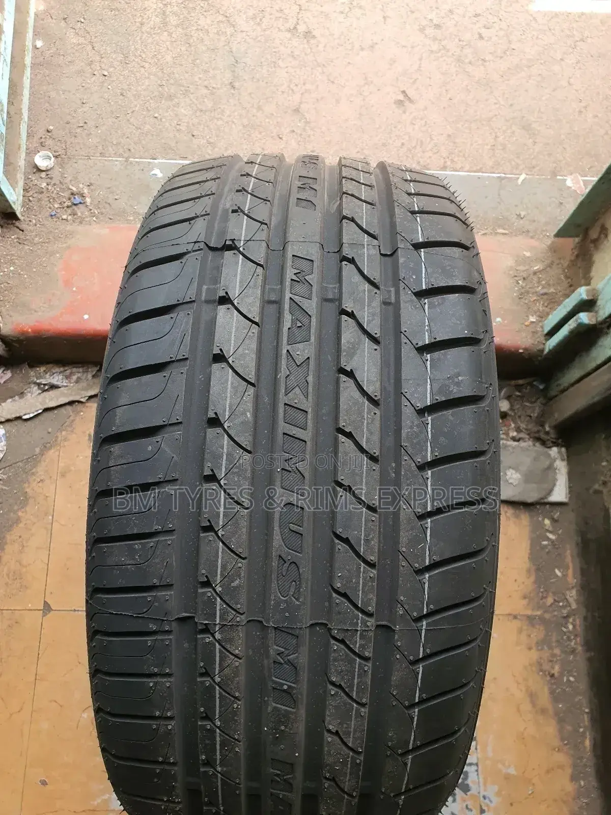 245 /40 R17 Maxtrek Tyres