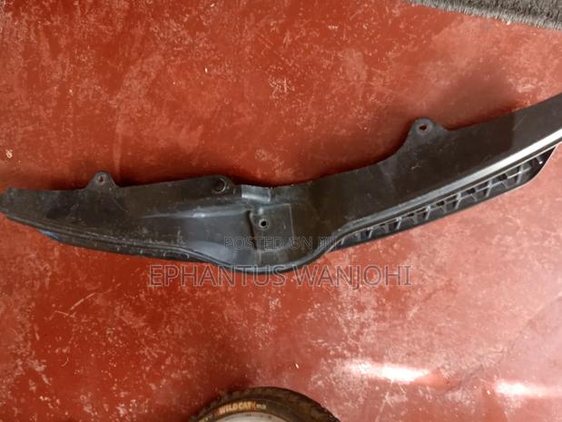Toyota Ist New Shape Grill/Toyota Land Cruiser Rh Mud Guard - thumbnail 2