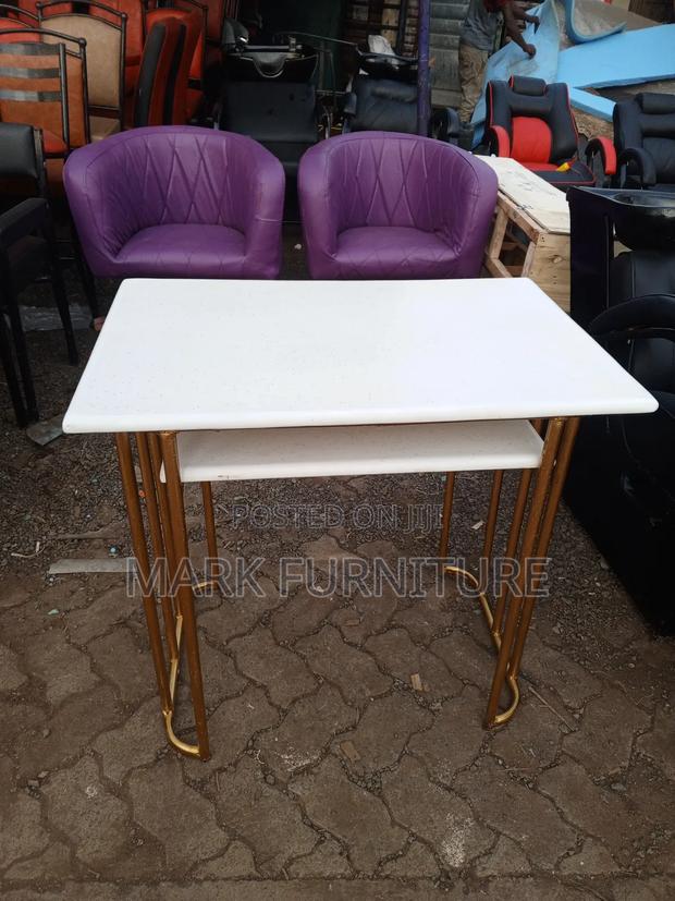 Manicure Table - main view