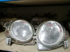 Toyota Sienta Non Xenon. Headlights 2005/2008