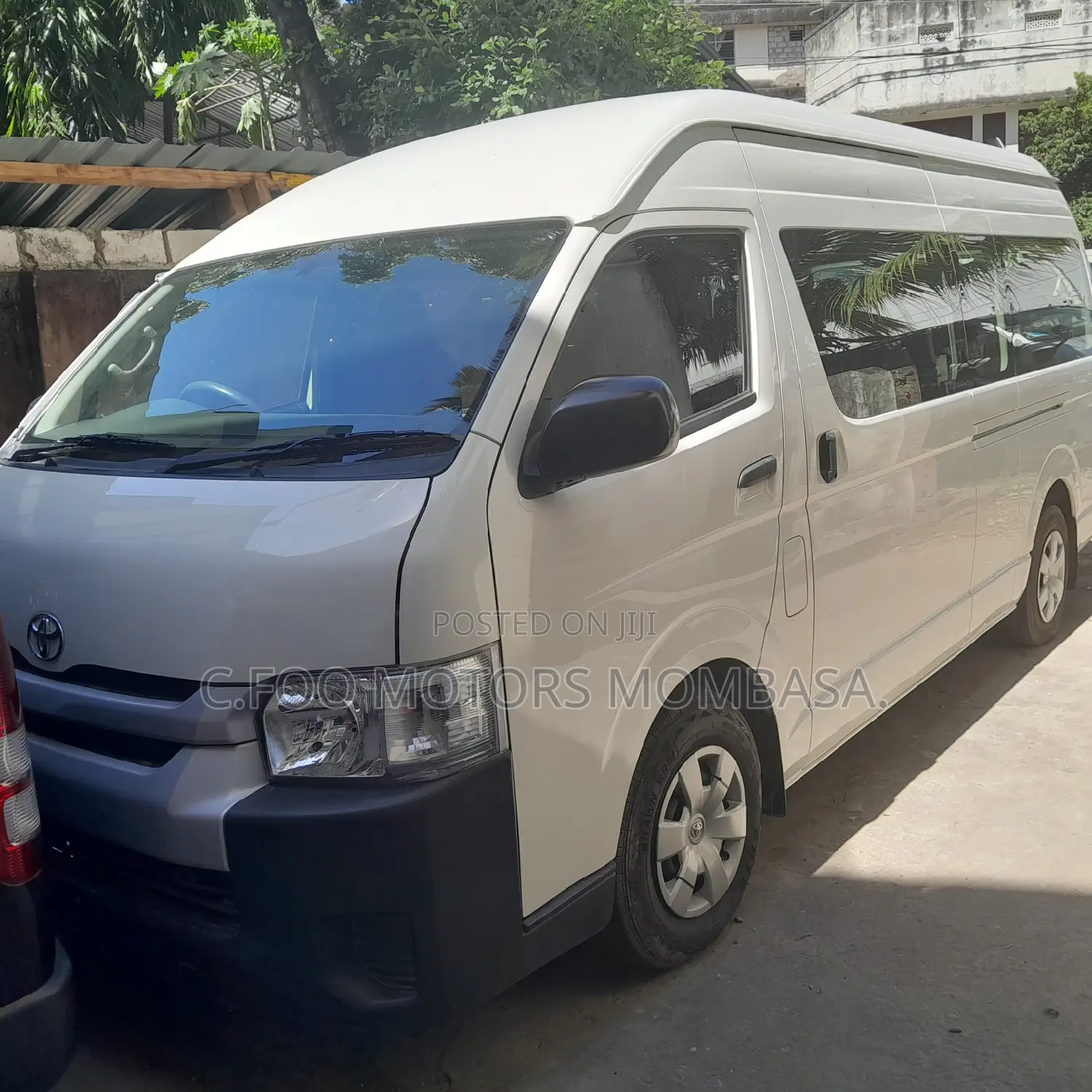 Toyota Regius 2017 White