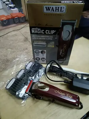 Wahl Shaver With Extra Shaving Heads