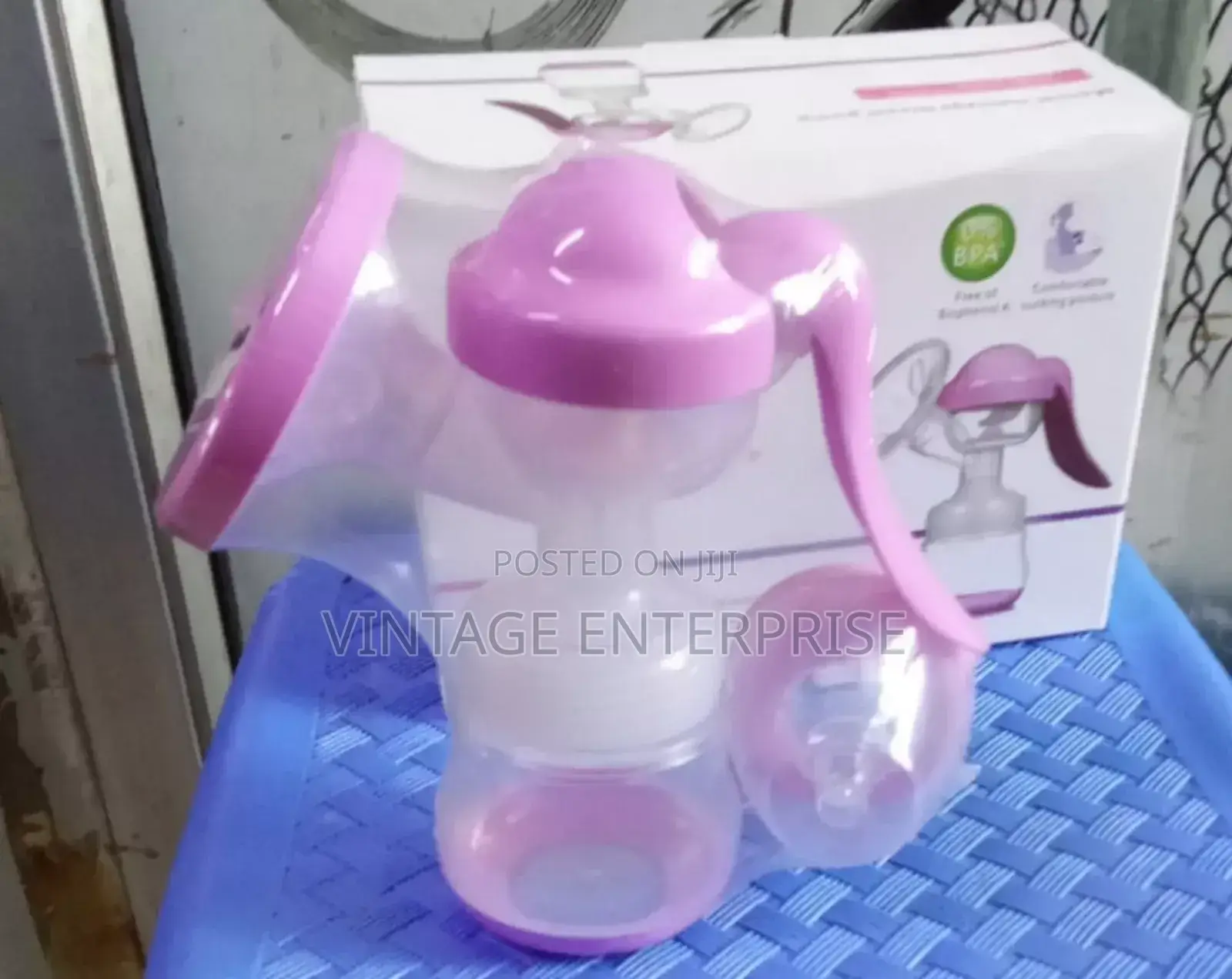 Breast Pumps :Manual Breast Pumps.• √