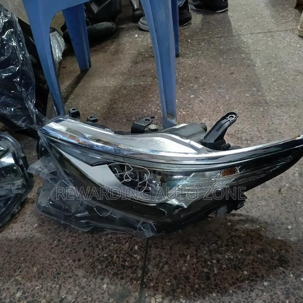 Auris 2018 Headlight Xenon Both.
