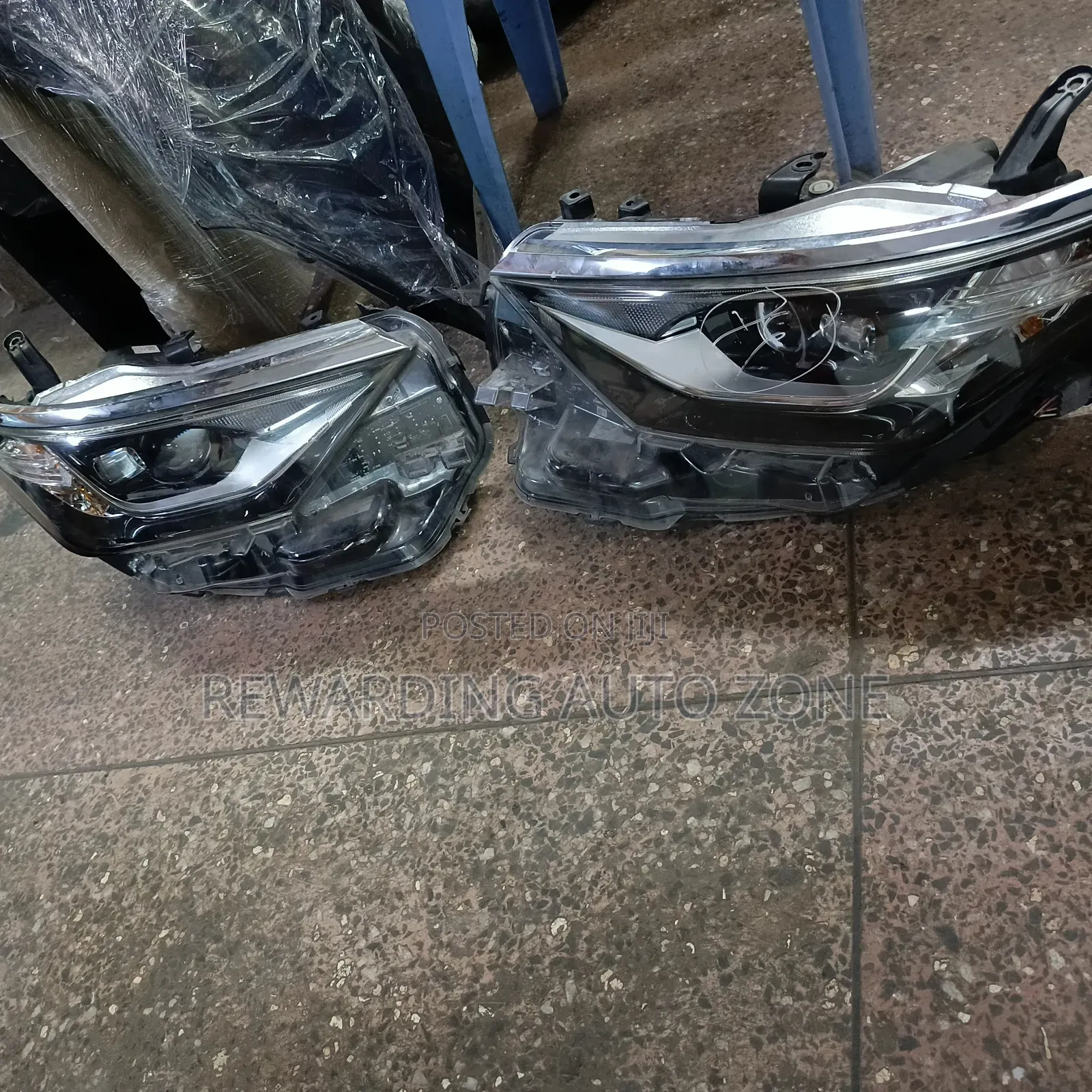 Auris 2018 Headlight Xenon Both.