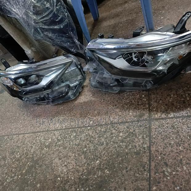 Auris 2018 Headlight Xenon Both. - thumbnail 2
