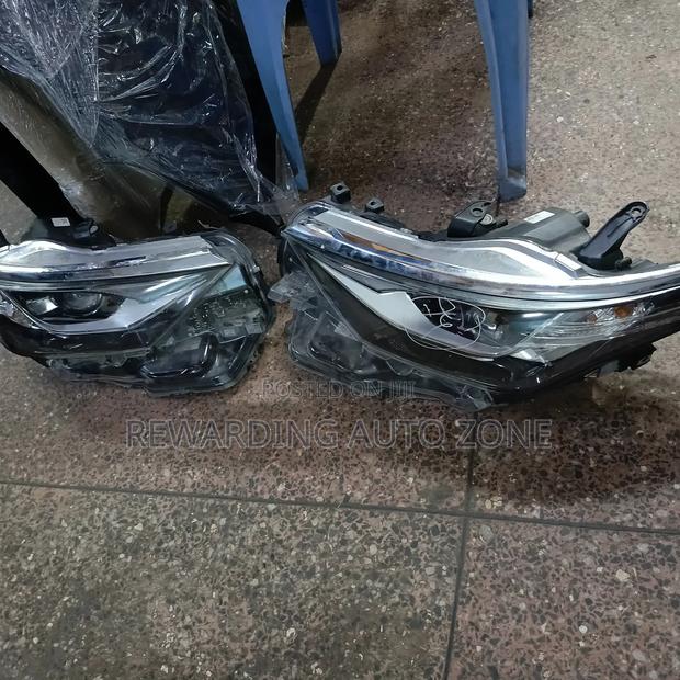 Auris 2018 Headlight Xenon Both. - thumbnail 3