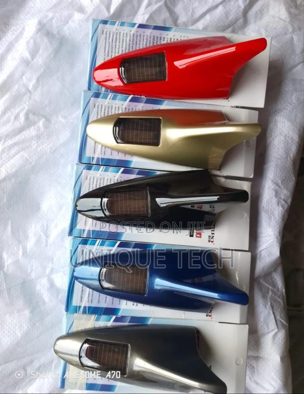 Solar _Enhanced Shark Fin Antenna for Vehicles - main view