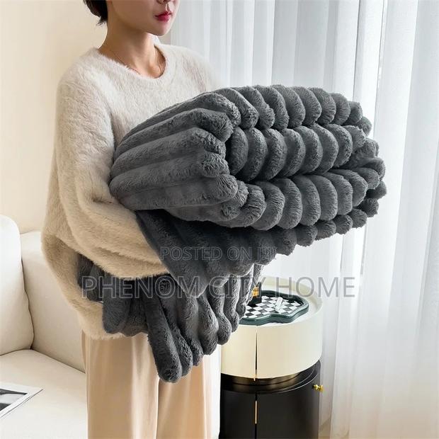 Chunky Velvet Fleece Blankets - thumbnail 2