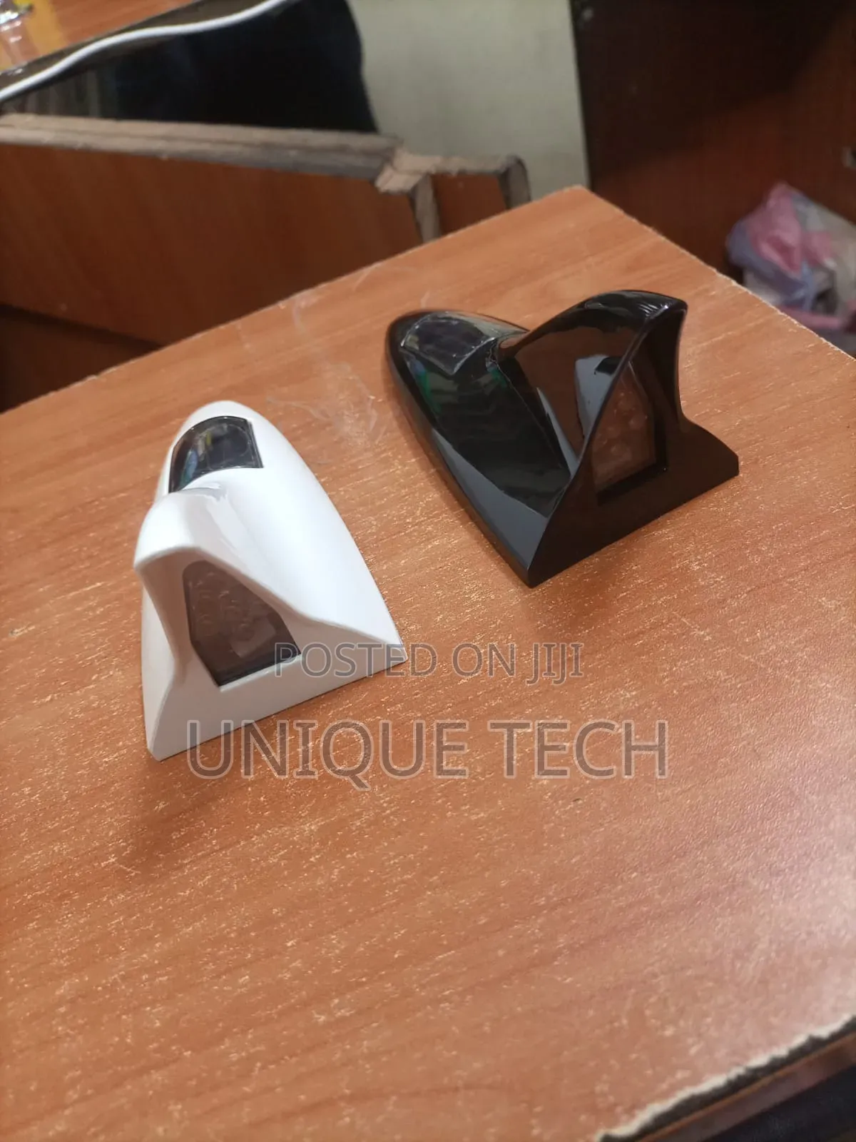 Shark Fin Design Solar Vehicle Antenna
