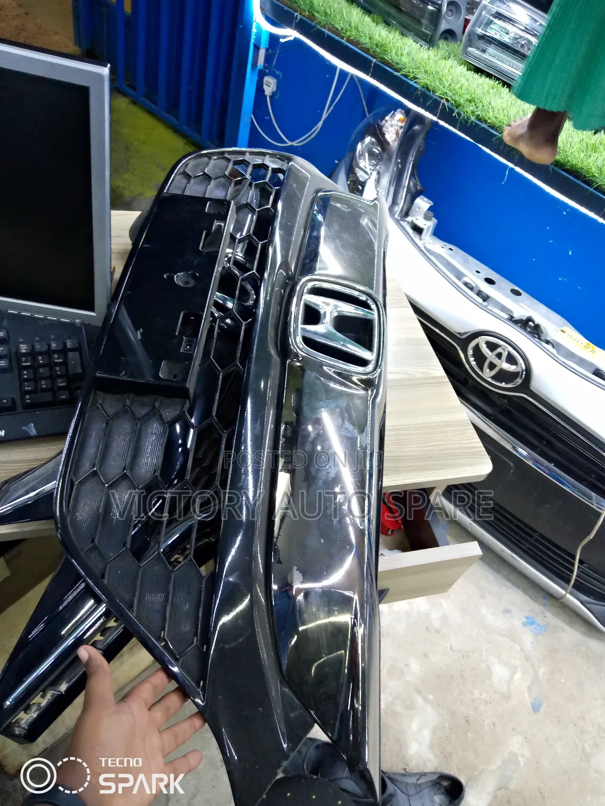 Honda Vezel Grill