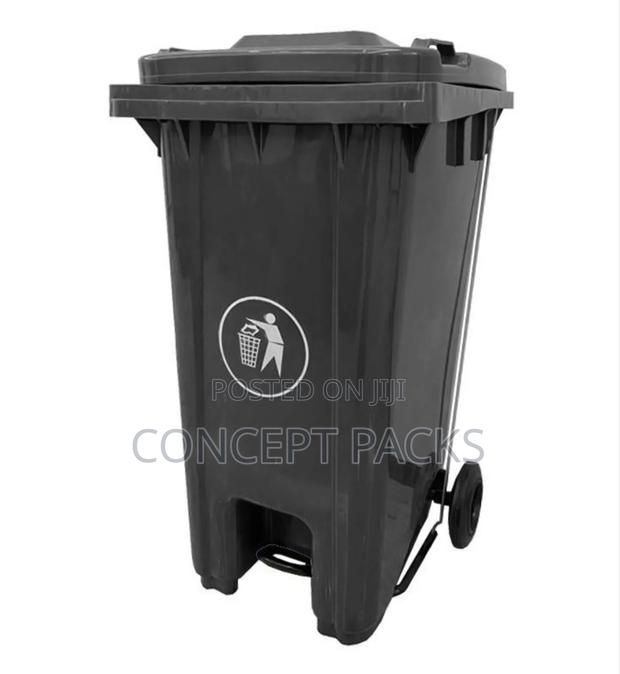 100l Pedal Wheeled Bin With Lid.