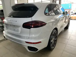 Porsche Cayenne Base AWD 2017 Off white
