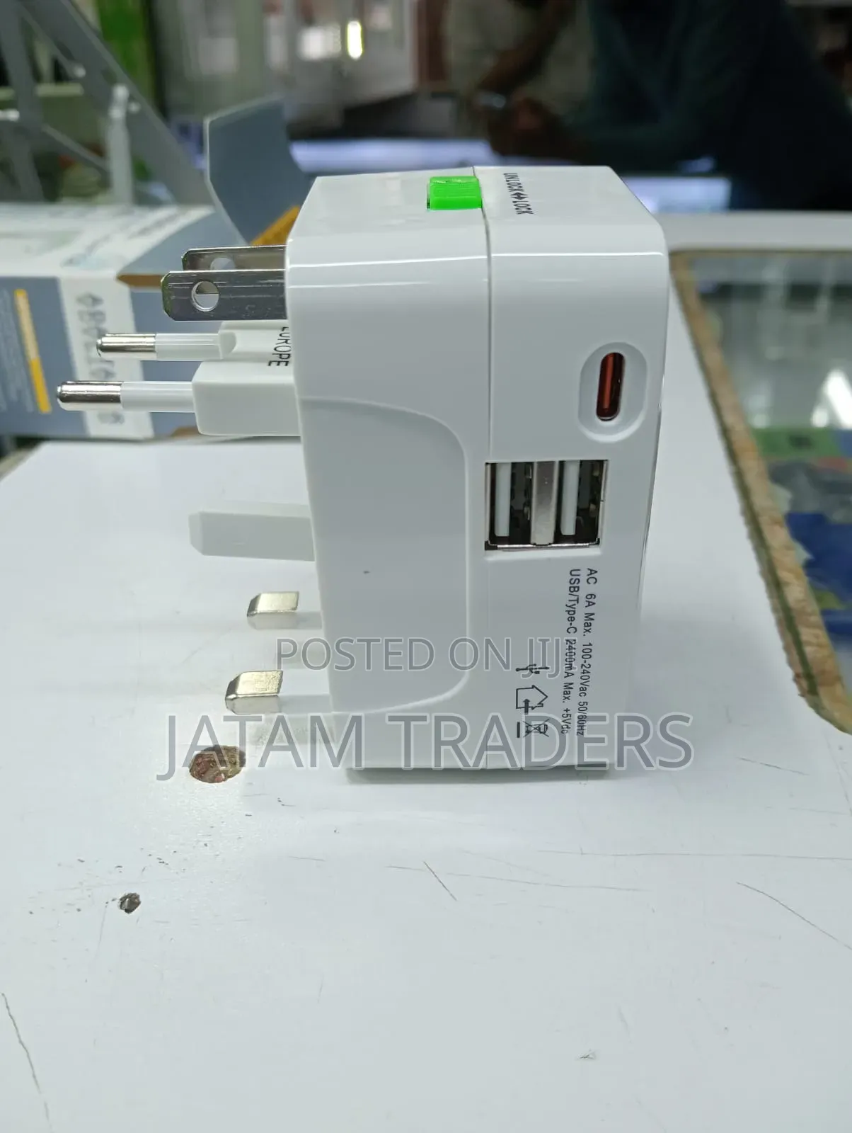 High Quality Travelling Adapter With Type C N USB Ports