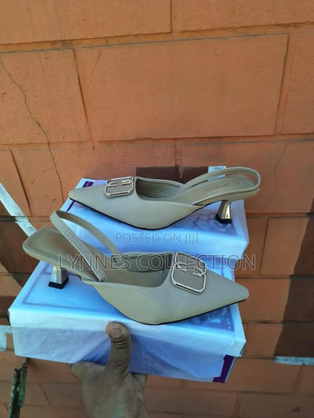 Kitten Heels / High Heels - thumbnail 2