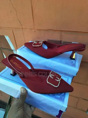 Kitten Heels / High Heels