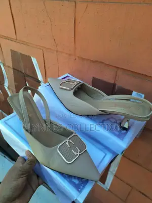 Kitten Heels / High Heels
