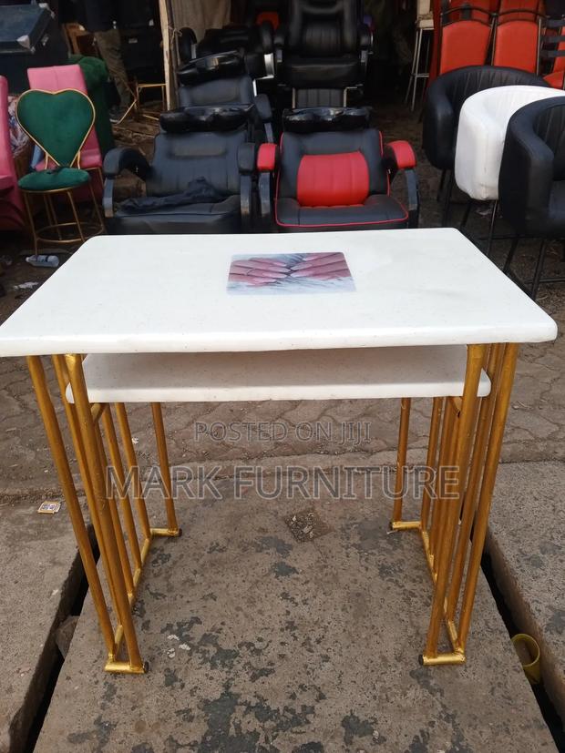 Manicure Table - main view