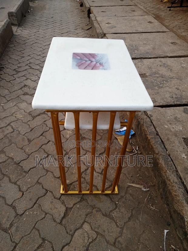 Manicure Table