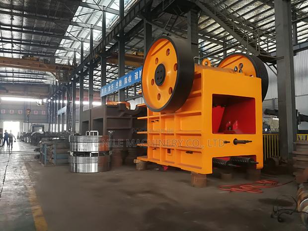 1000 T/H Stone Mining Jaw Crusher With High Capabilities - main view