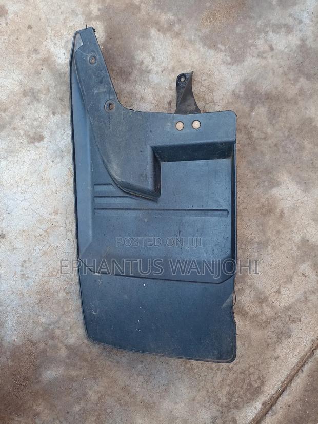 Toyota Ist New Shape Grill/Toyota Land Cruiser Rh Mud Guard - thumbnail 6