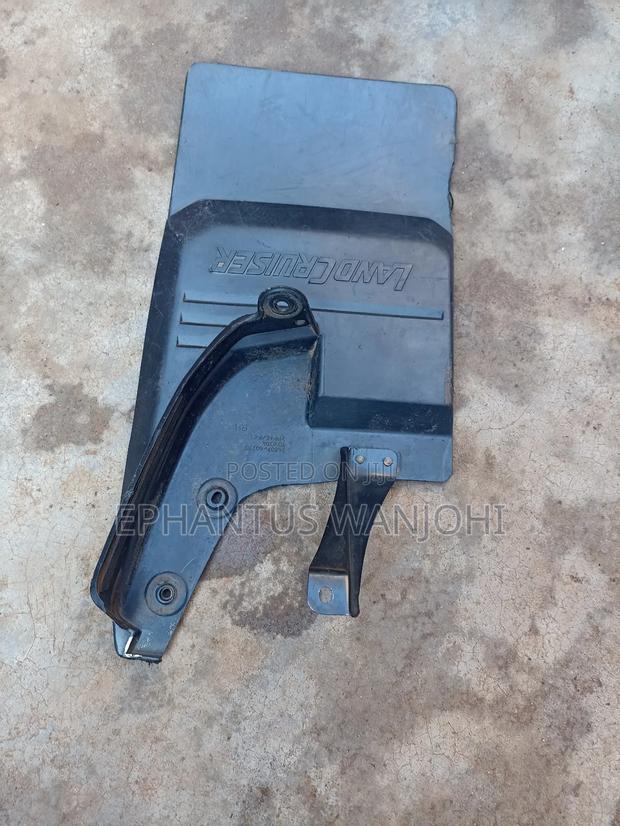 Toyota Ist New Shape Grill/Toyota Land Cruiser Rh Mud Guard - thumbnail 8