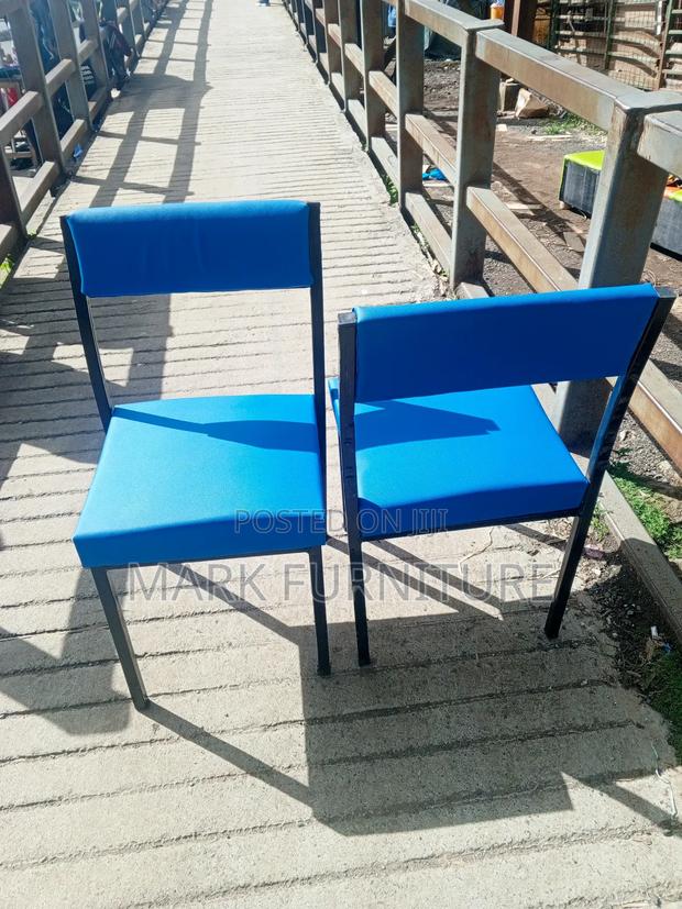 Manicure Table and Chairs - main view