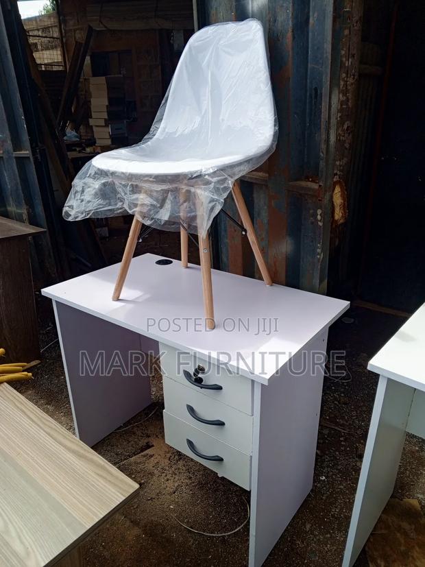 Manicure Table and Chairs - thumbnail 2