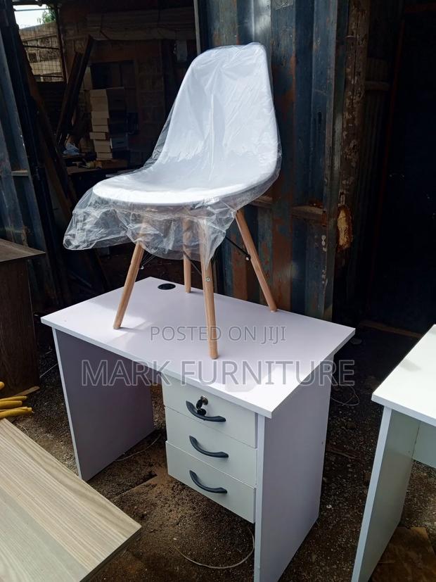 Manicure Table and Chairs - thumbnail 3