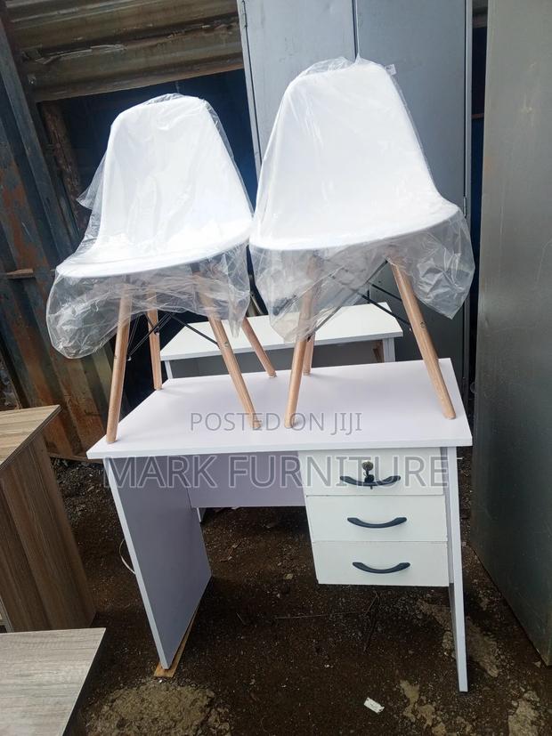 Manicure Table and Chairs - main view