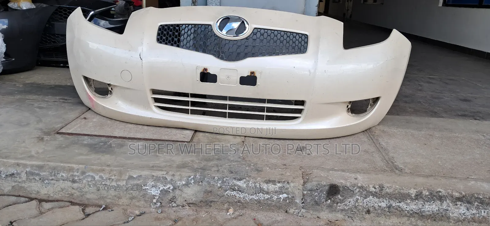 Front Bumper Vitz 2005