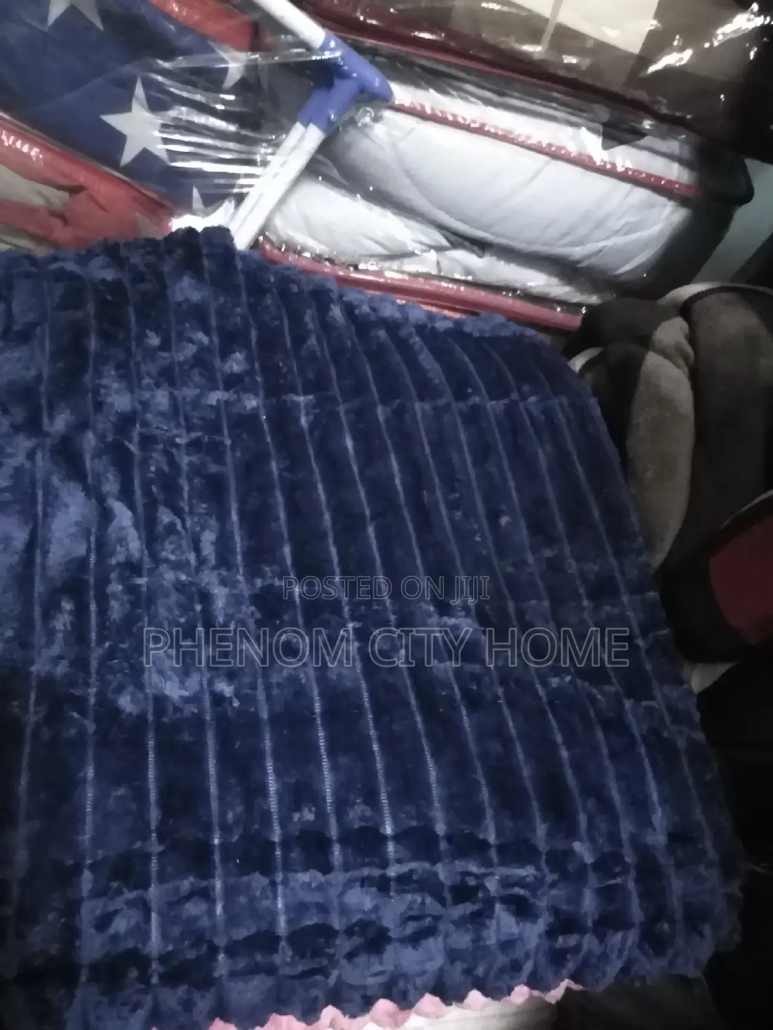 Soft and Warm Luxurious Fleece Throw Blankets