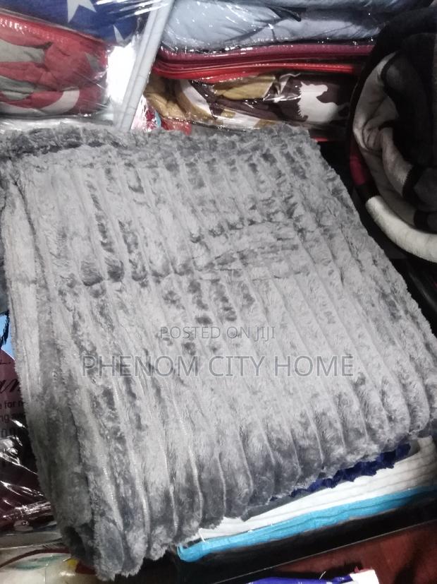 Soft Luxurious Fleece Throw Blankets