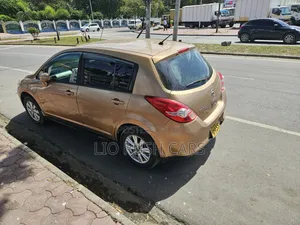 Nissan Tiida 2011 Gold