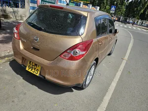 Nissan Tiida 2011 Gold
