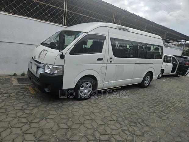 Toyota HiAce 2018 White