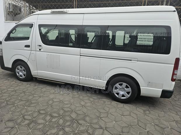 Toyota HiAce 2018 White - thumbnail 2