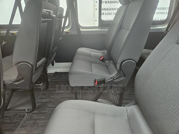 Toyota HiAce 2018 White - thumbnail 6