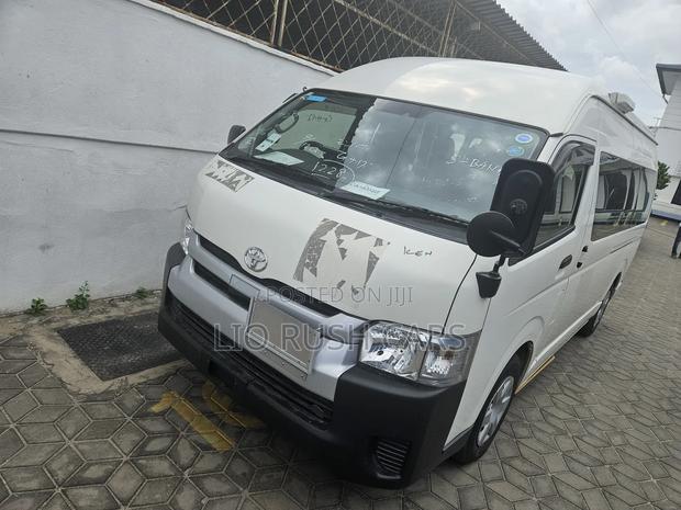 Toyota HiAce 2018 White - thumbnail 9